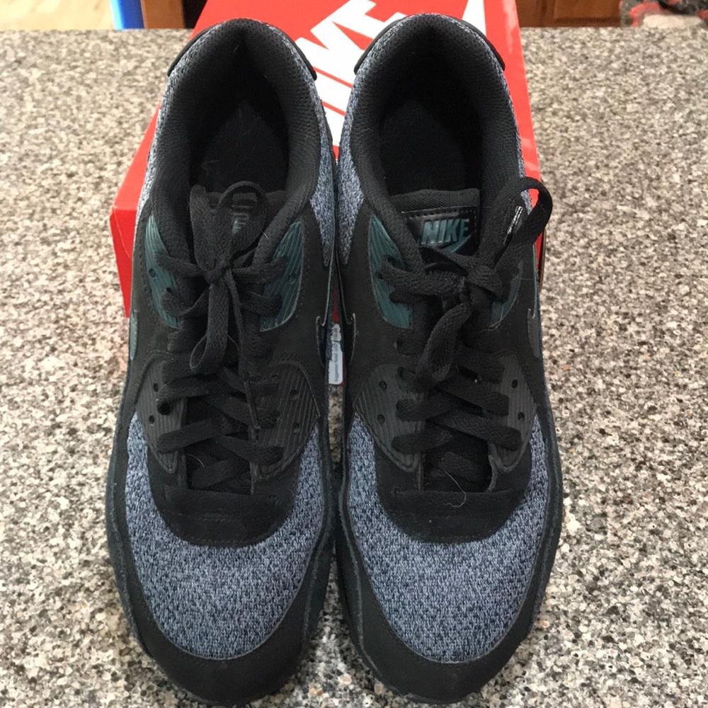 Nike AirMax 90 essential in size 10.5